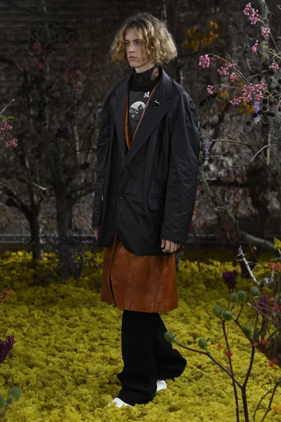 Look 49